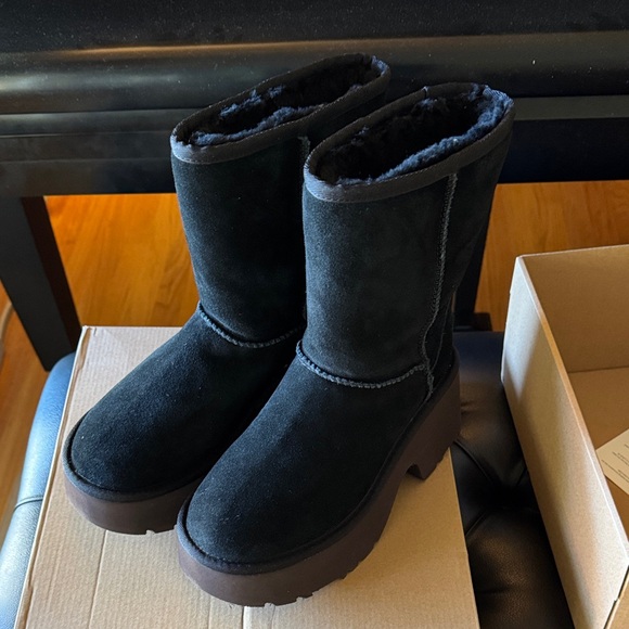 NIB UGG Black Classic New Heights Short Boots Size 6 Black - Picture 5 of 5